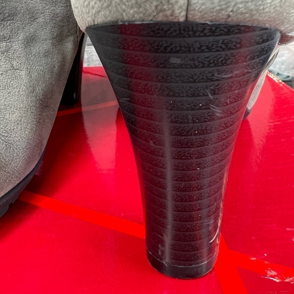 S27. Aerosoles Ment to Be Grey Leather Ankle Boots 9.5 EUC - Picture 6 of 7